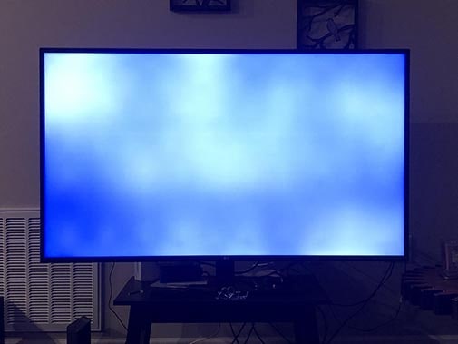 نقطه های رنگی بر روی صفحه نمایش تلویزیون ال جی